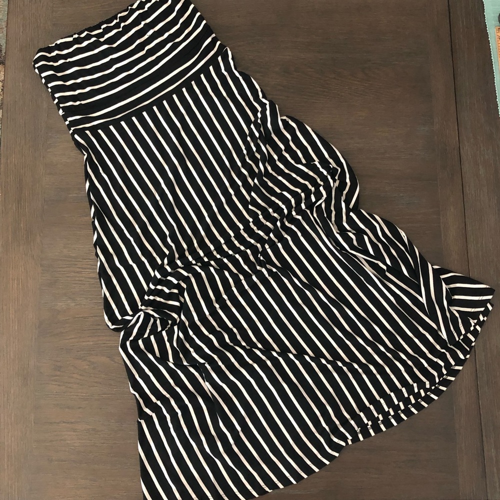 👣West Kei Black/White Strapless Sundress